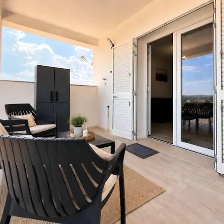 Alechri Apartment La Caletta